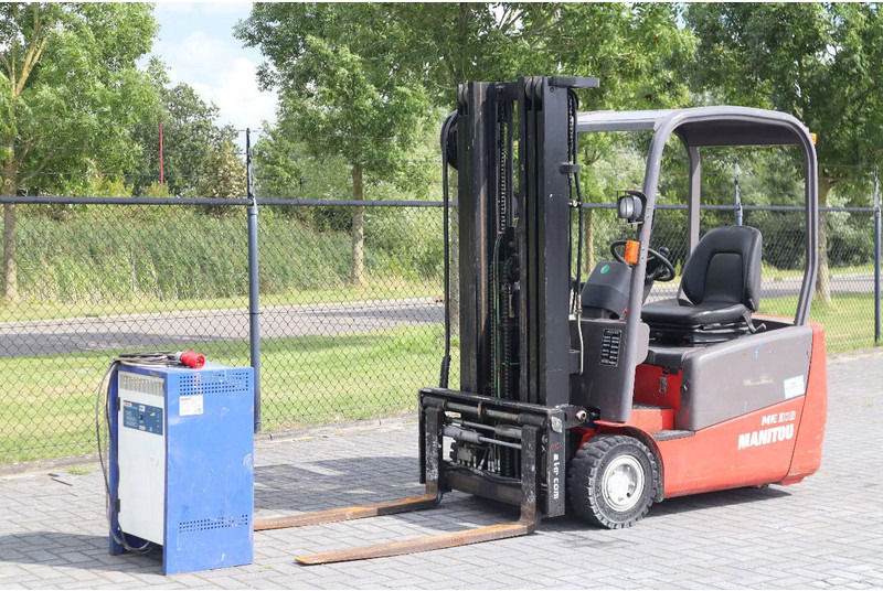 Manitou ME 318 | SIDESHIFT | FORK SPREADERS | TRIPLEX - Electric forklift: picture 2 Manitou ME 318 | SIDESHIFT | FORK SPREADERS | TRIPLEX - Electric forklift: picture 2