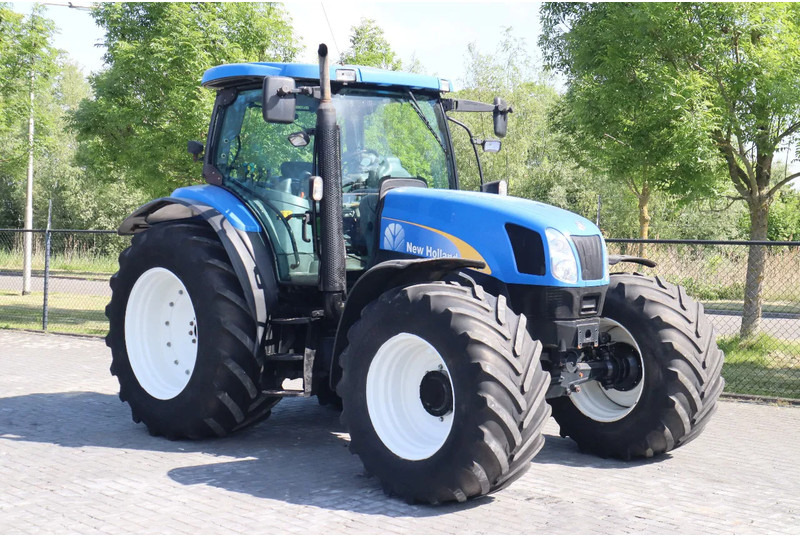 New Holland TS135A | 40 KM/H | 4X4 | SUPERSTEER - Farm tractor: picture 5 New Holland TS135A | 40 KM/H | 4X4 | SUPERSTEER - Farm tractor: picture 5
