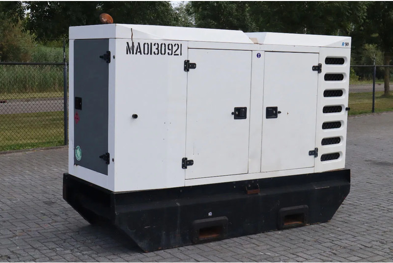 SDMO R90C3 | 90 KVA | 400 V - Generator set: picture 3 SDMO R90C3 | 90 KVA | 400 V - Generator set: picture 3