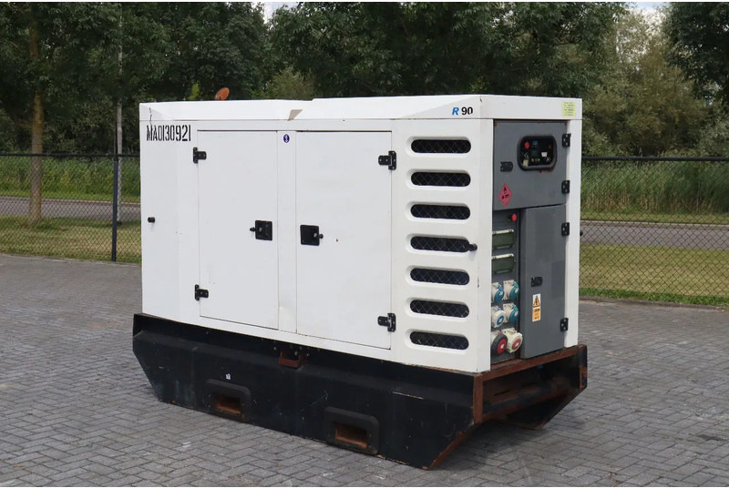 SDMO R90C3 | 90 KVA | 400 V - Generator set: picture 2 SDMO R90C3 | 90 KVA | 400 V - Generator set: picture 2