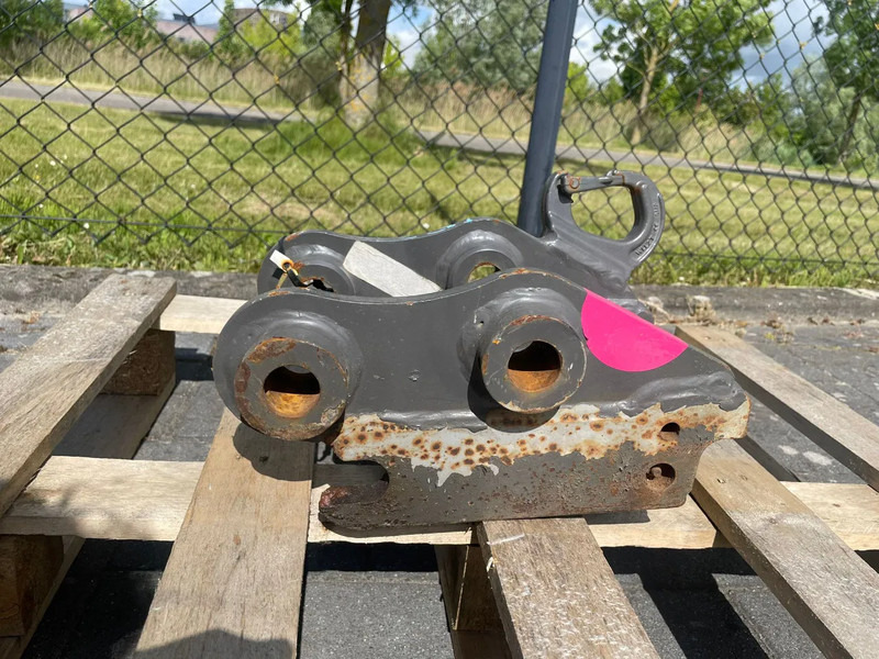SMP S30 | HALF-AUTO QUICK COUPLER | SNELWISSEL | VOLVO EC18 - Demolition shears for Construction machinery: picture 2 SMP S30 | HALF-AUTO QUICK COUPLER | SNELWISSEL | VOLVO EC18 - Demolition shears for Construction machinery: picture 2