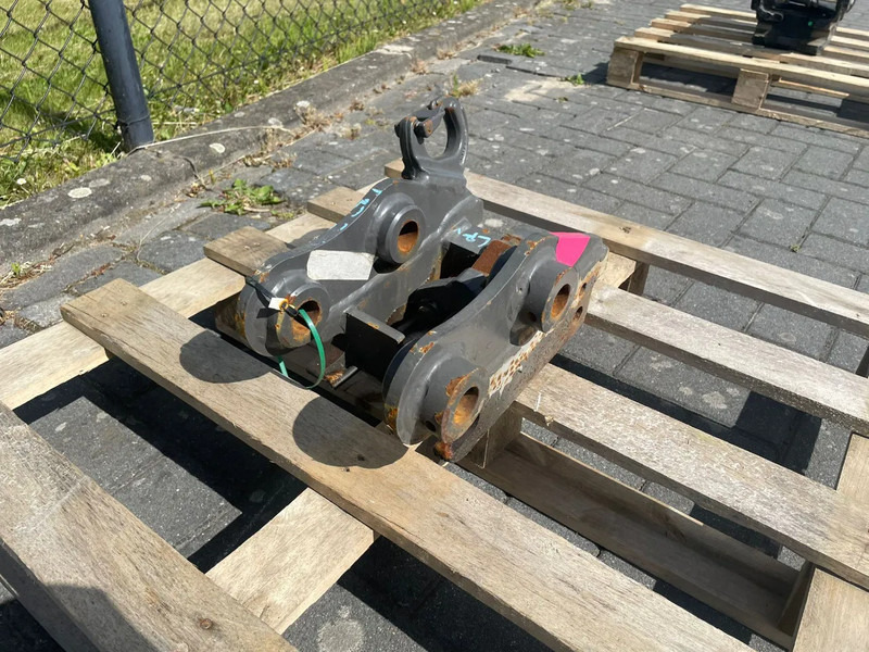 SMP S60 | HALF-AUTO QUICK COUPLER | SNELWISSEL | VOLVO EC18 - Demolition shears for Construction machinery: picture 3 SMP S60 | HALF-AUTO QUICK COUPLER | SNELWISSEL | VOLVO EC18 - Demolition shears for Construction machinery: picture 3