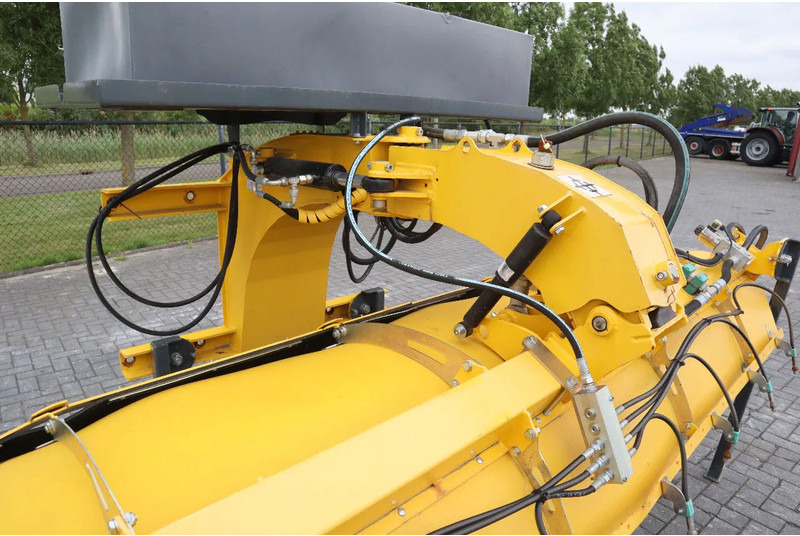 New Broom STARK RSW 3000 S | SWEEPER | BRUSH | KEHRMASCHINE | WATER SPRAY: picture 13 New Broom STARK RSW 3000 S | SWEEPER | BRUSH | KEHRMASCHINE | WATER SPRAY: picture 13