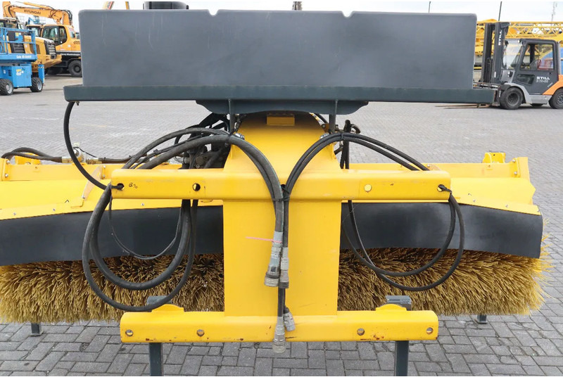 New Broom STARK RSW 3000 S | SWEEPER | BRUSH | KEHRMASCHINE | WATER SPRAY: picture 8 New Broom STARK RSW 3000 S | SWEEPER | BRUSH | KEHRMASCHINE | WATER SPRAY: picture 8