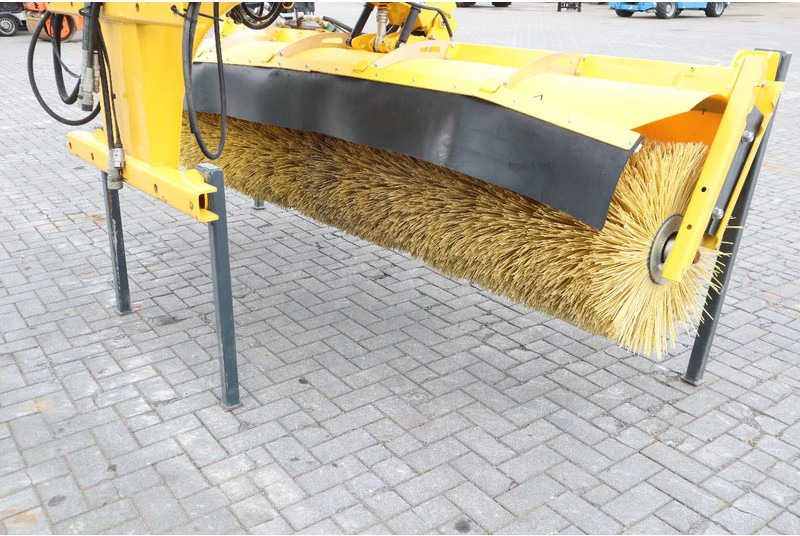 STARK RSW 3000 S | SWEEPER | BRUSH | KEHRMASCHINE | WATER SPRAY - Broom: picture 4 STARK RSW 3000 S | SWEEPER | BRUSH | KEHRMASCHINE | WATER SPRAY - Broom: picture 4