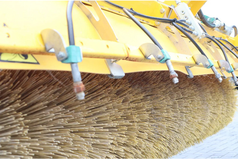 New Broom STARK RSW 3000 S | SWEEPER | BRUSH | KEHRMASCHINE | WATER SPRAY: picture 15 New Broom STARK RSW 3000 S | SWEEPER | BRUSH | KEHRMASCHINE | WATER SPRAY: picture 15