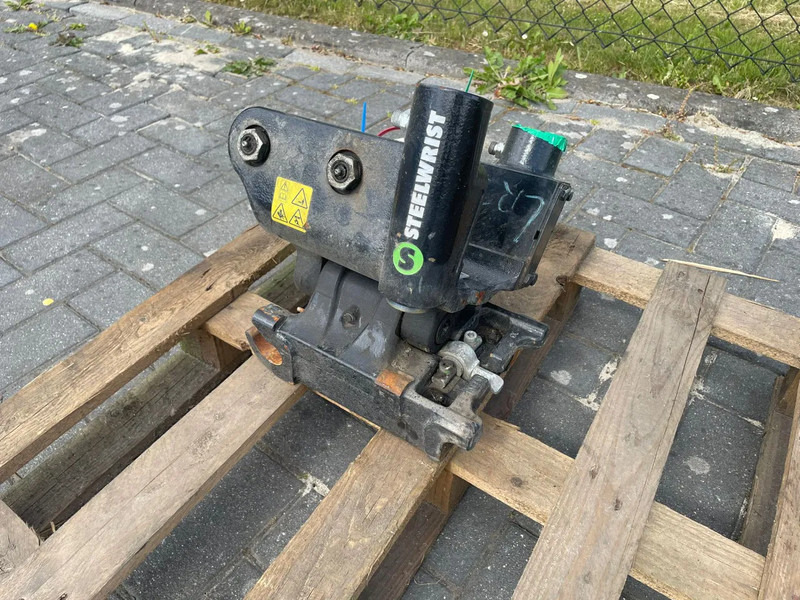 STEELWRIST TCX S30 - 180 MEC | TILT COUPLER | TILTING COUPLER | NEW / UNUSED - Tiltrotator for Construction machinery: picture 1 STEELWRIST TCX S30 - 180 MEC | TILT COUPLER | TILTING COUPLER | NEW / UNUSED - Tiltrotator for Construction machinery: picture 1