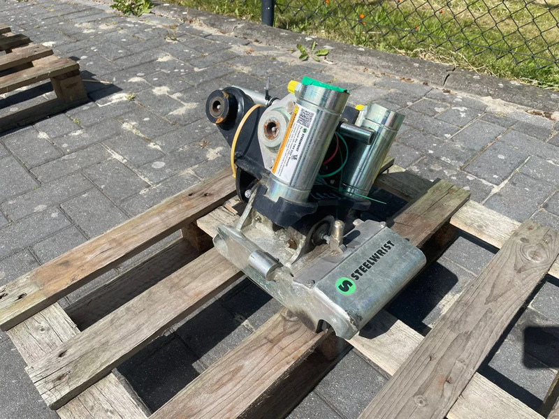 Sanderson STEELWRIST TMX S30 -180HA | TILT QUICKCOUPLER | TILTING COUPLER | NEW - Tiltrotator for Construction machinery: picture 1 Sanderson STEELWRIST TMX S30 -180HA | TILT QUICKCOUPLER | TILTING COUPLER | NEW - Tiltrotator for Construction machinery: picture 1