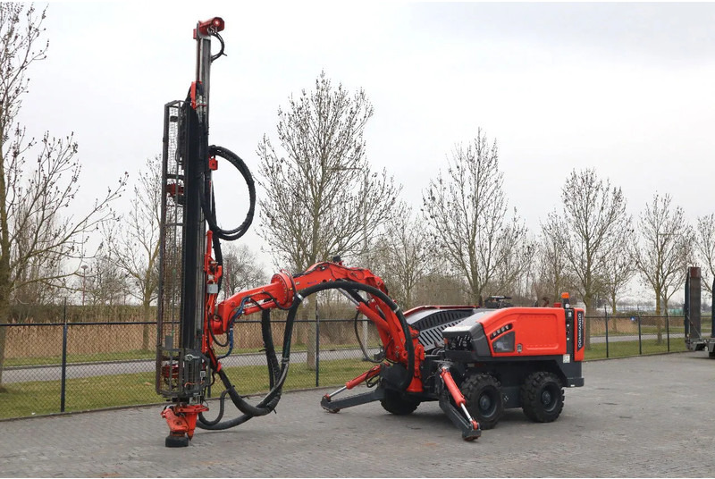Sandvik 2 PIECES COMMANDO DC 300 RI S5 | ONLY 470 DRILLING HOURS - Drilling rig: picture 2 Sandvik 2 PIECES COMMANDO DC 300 RI S5 | ONLY 470 DRILLING HOURS - Drilling rig: picture 2