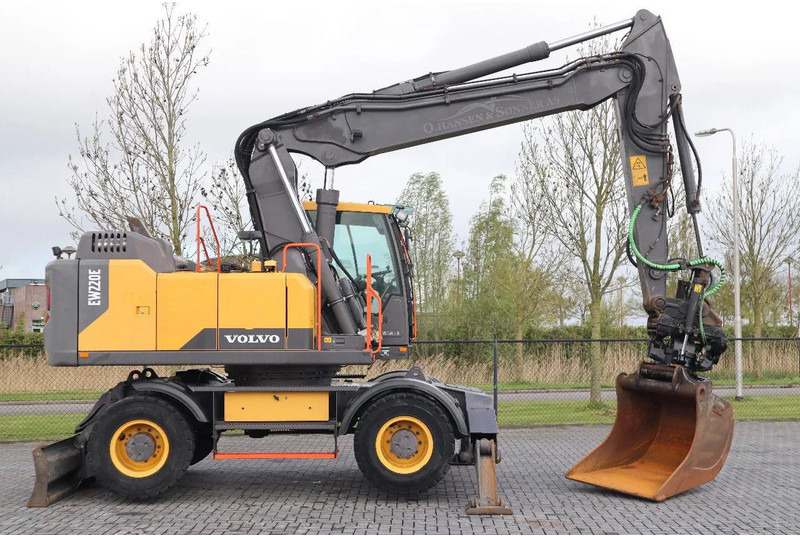 Volvo EW 220 E | TILTROTATOR | BUCKET | 2-PIECE | BSS - Wheel excavator: picture 4 Volvo EW 220 E | TILTROTATOR | BUCKET | 2-PIECE | BSS - Wheel excavator: picture 4