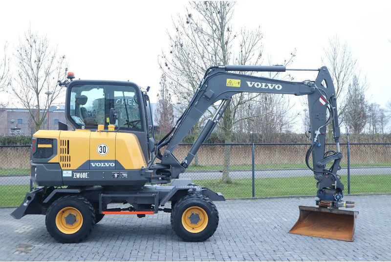 Volvo EW60E | DEMO | 30 KM/H | ROTOTILT + GRIPPER | BUCKET - Wheel excavator: picture 4 Volvo EW60E | DEMO | 30 KM/H | ROTOTILT + GRIPPER | BUCKET - Wheel excavator: picture 4