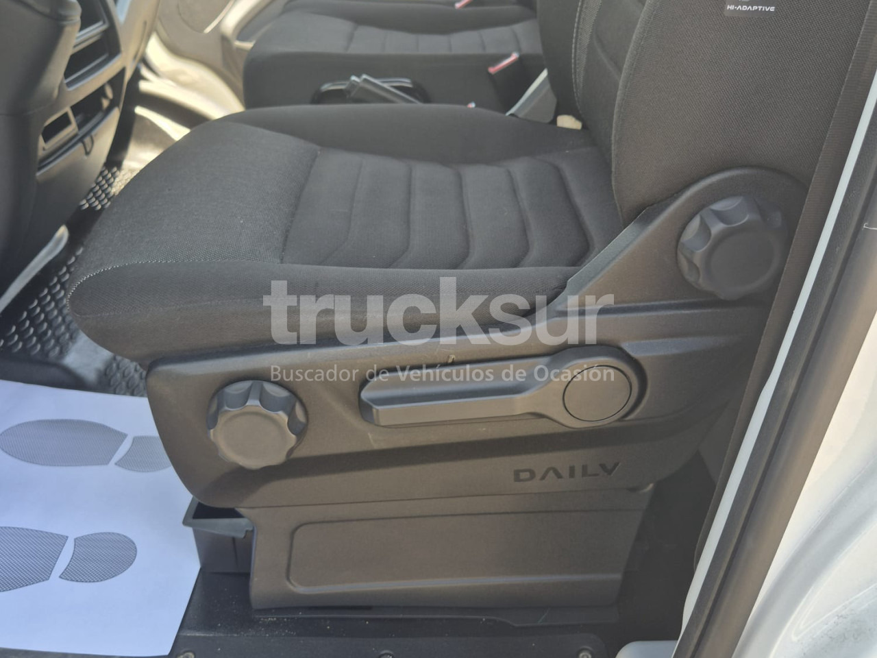 Box van IVECO DAILY 35C16H: picture 14