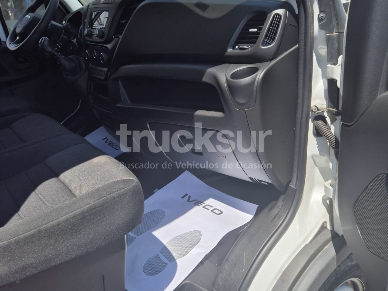 Box van IVECO DAILY 35C16H: picture 16