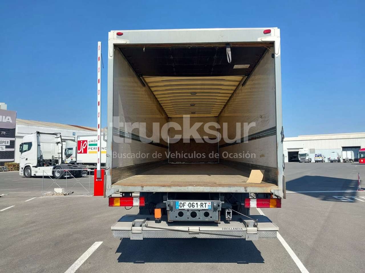 MERCEDES AXOR 2529 ejes 6x2*4 - Box truck: picture 5 MERCEDES AXOR 2529 ejes 6x2*4 - Box truck: picture 5