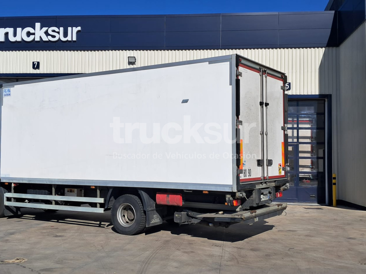 RENAULT D13.240 - Refrigerator truck: picture 3 RENAULT D13.240 - Refrigerator truck: picture 3