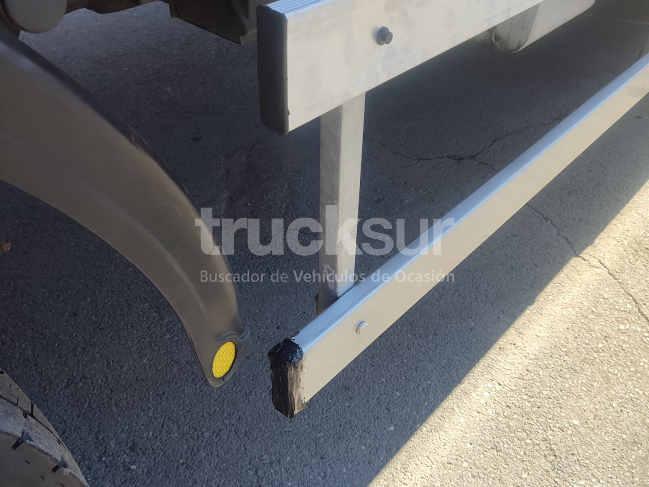 RENAULT D320.26 ejes 6x2*4 - Refrigerator truck: picture 5 RENAULT D320.26 ejes 6x2*4 - Refrigerator truck: picture 5