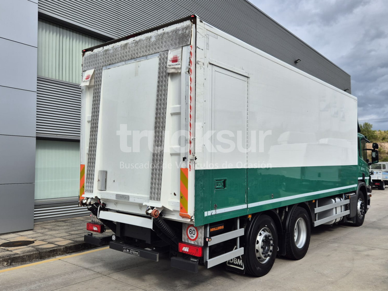 SCANIA P320.26 ejes 6x2*4 - Box truck: picture 4 SCANIA P320.26 ejes 6x2*4 - Box truck: picture 4
