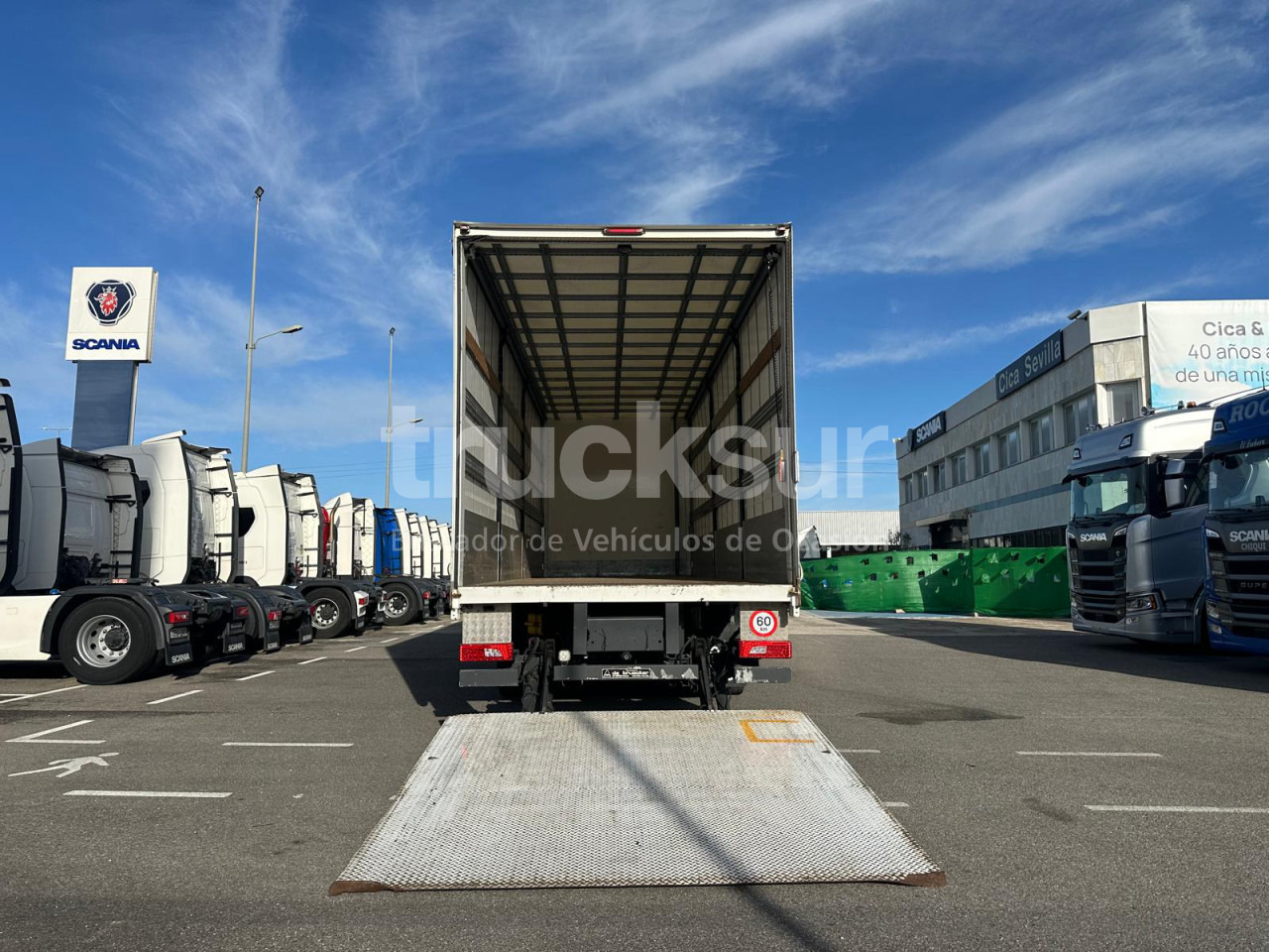 Interior photo 1: Curtainsider truck SCANIA P320