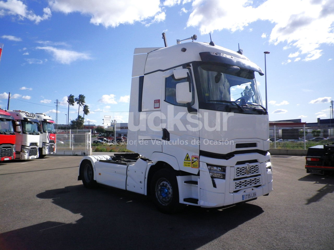 RENAULT T520 HIGH SLEEPER CAB - Tractor unit: picture 3 RENAULT T520 HIGH SLEEPER CAB - Tractor unit: picture 3