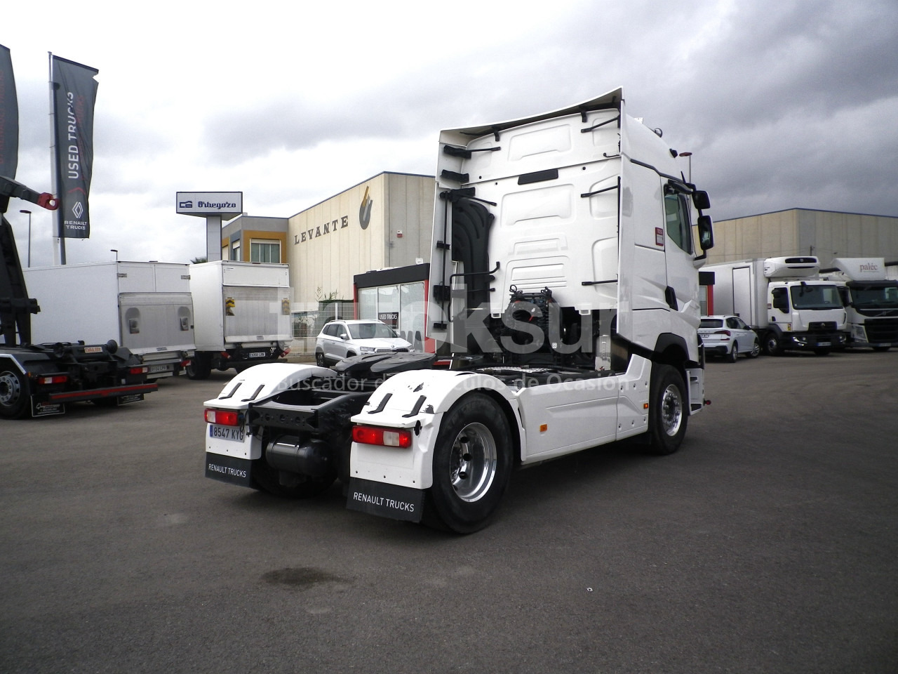 RENAULT T520 HIGH SLEEPER CAB - Tractor unit: picture 4 RENAULT T520 HIGH SLEEPER CAB - Tractor unit: picture 4