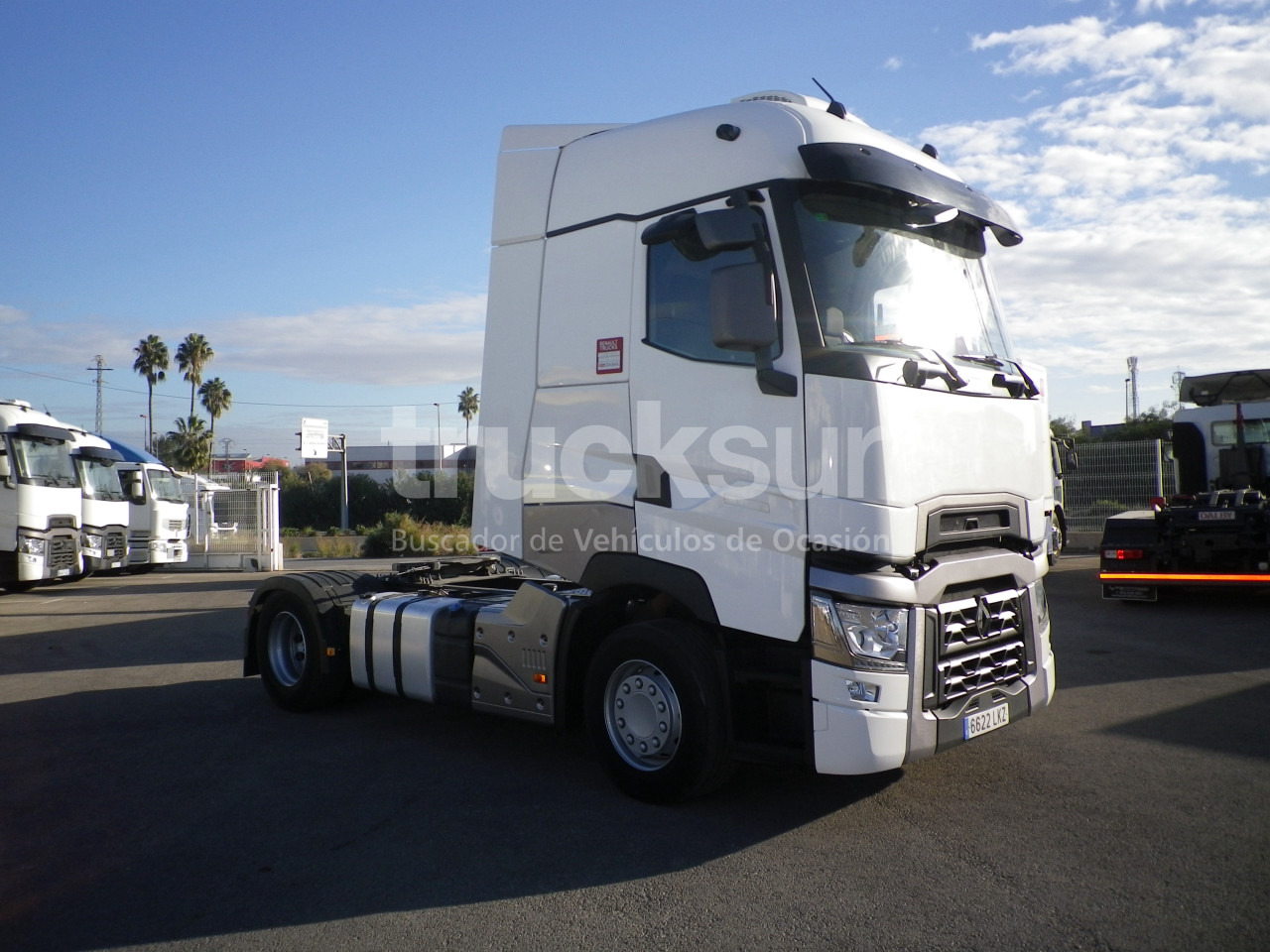RENAULT T520 HIGH SLEEPER CAB - Tractor unit: picture 3 RENAULT T520 HIGH SLEEPER CAB - Tractor unit: picture 3