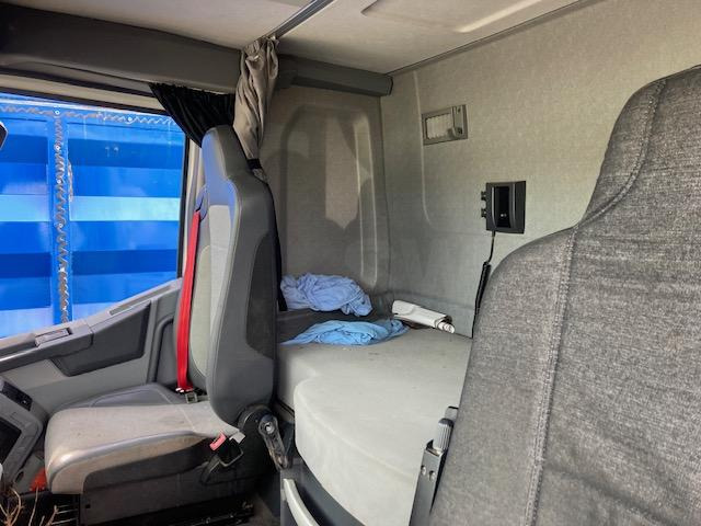 Tipper, Crane truck Renault C-Series 460: picture 15