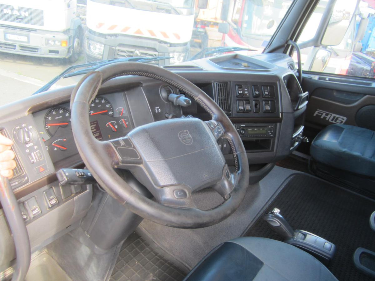 Tractor unit Volvo FH16 700: picture 10