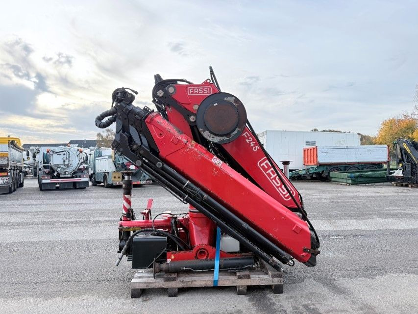 Fassi F245A.2.25 E-Dynamic Radio Remote / Crane - Crane truck: picture 1 Fassi F245A.2.25 E-Dynamic Radio Remote / Crane - Crane truck: picture 1