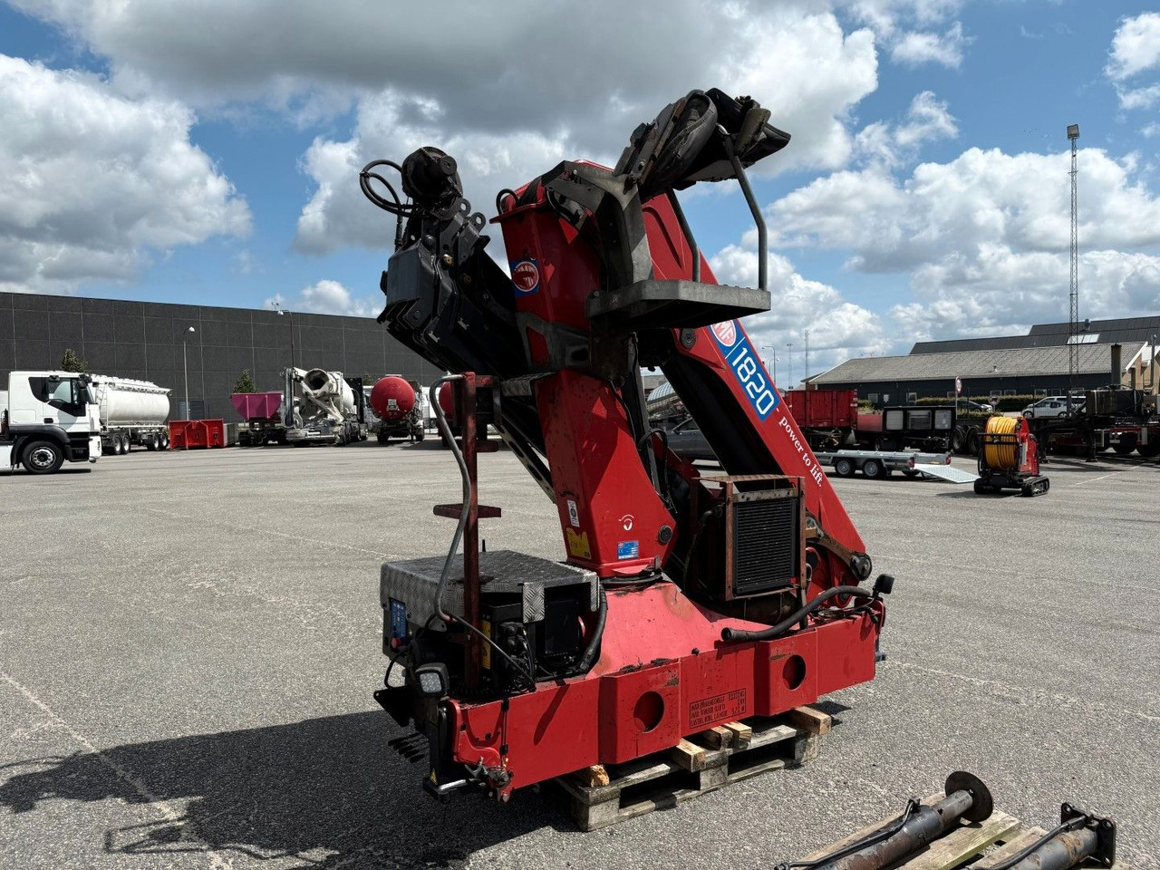 HMF 1820 K4 Remote control / Kran / Crane - Crane truck: picture 2 HMF 1820 K4 Remote control / Kran / Crane - Crane truck: picture 2