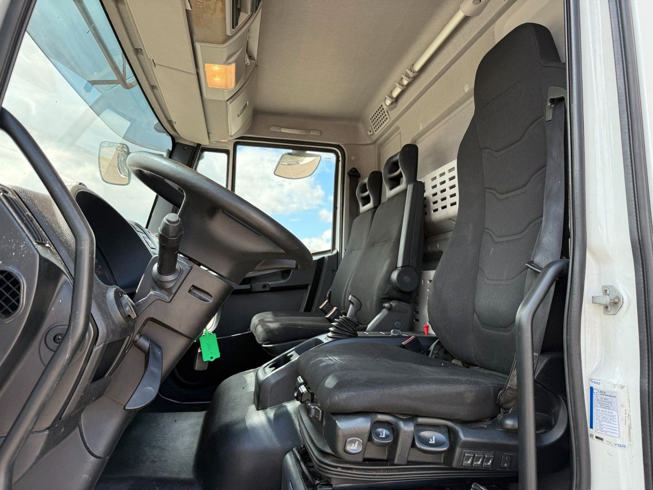 Iveco 180E32 4x2 Schmitz / Thermo King T-1200R Spectru Iveco 180E32 4x2 Schmitz / Thermo King T-1200R Spectru - Refrigerator truck: picture 5 Iveco 180E32 4x2 Schmitz / Thermo King T-1200R Spectru Iveco 180E32 4x2 Schmitz / Thermo King T-1200R Spectru - Refrigerator truck: picture 5