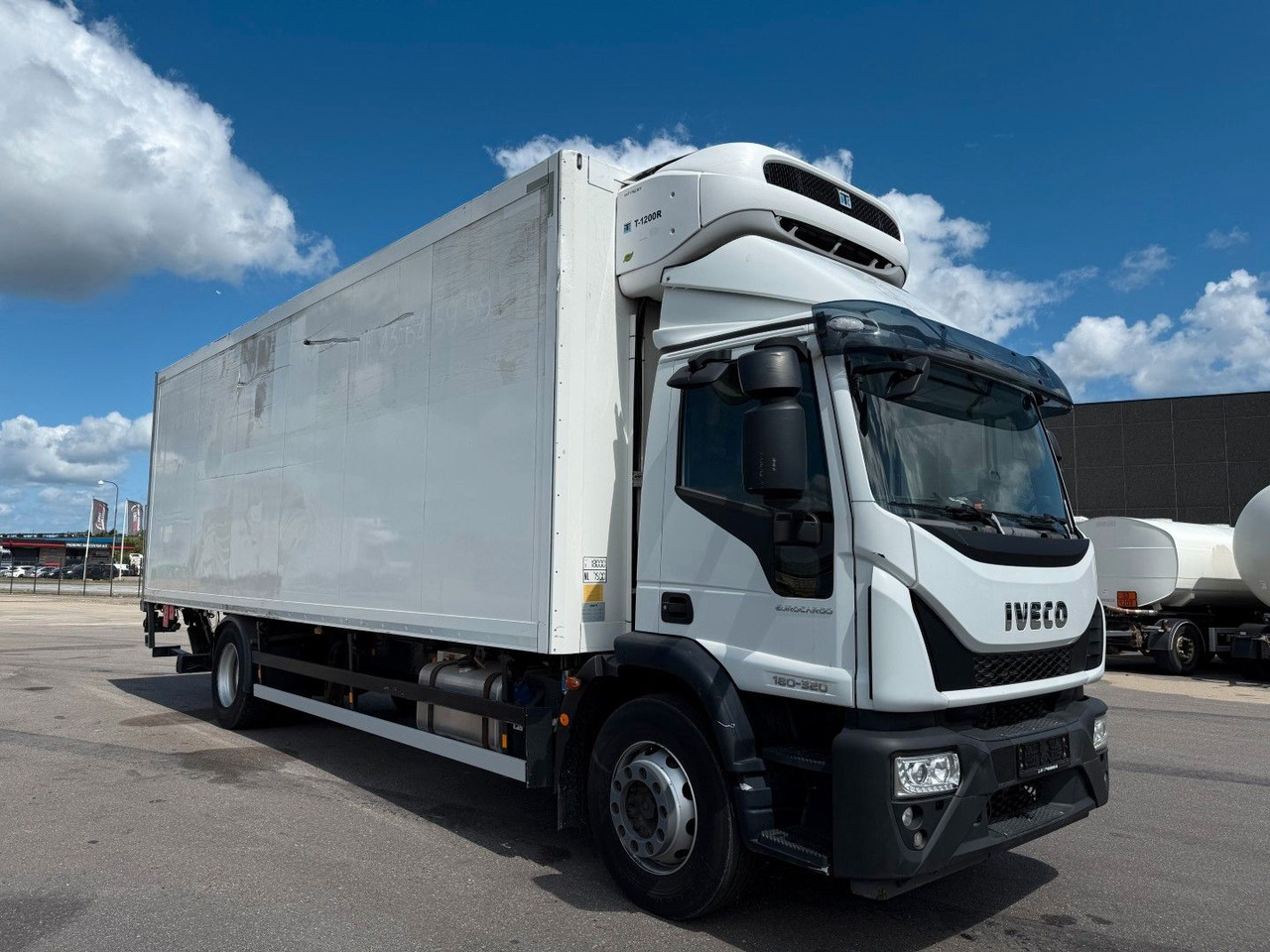 Iveco 180E32 4x2 Schmitz / Thermo King T-1200R Spectru Iveco 180E32 4x2 Schmitz / Thermo King T-1200R Spectru - Refrigerator truck: picture 2 Iveco 180E32 4x2 Schmitz / Thermo King T-1200R Spectru Iveco 180E32 4x2 Schmitz / Thermo King T-1200R Spectru - Refrigerator truck: picture 2