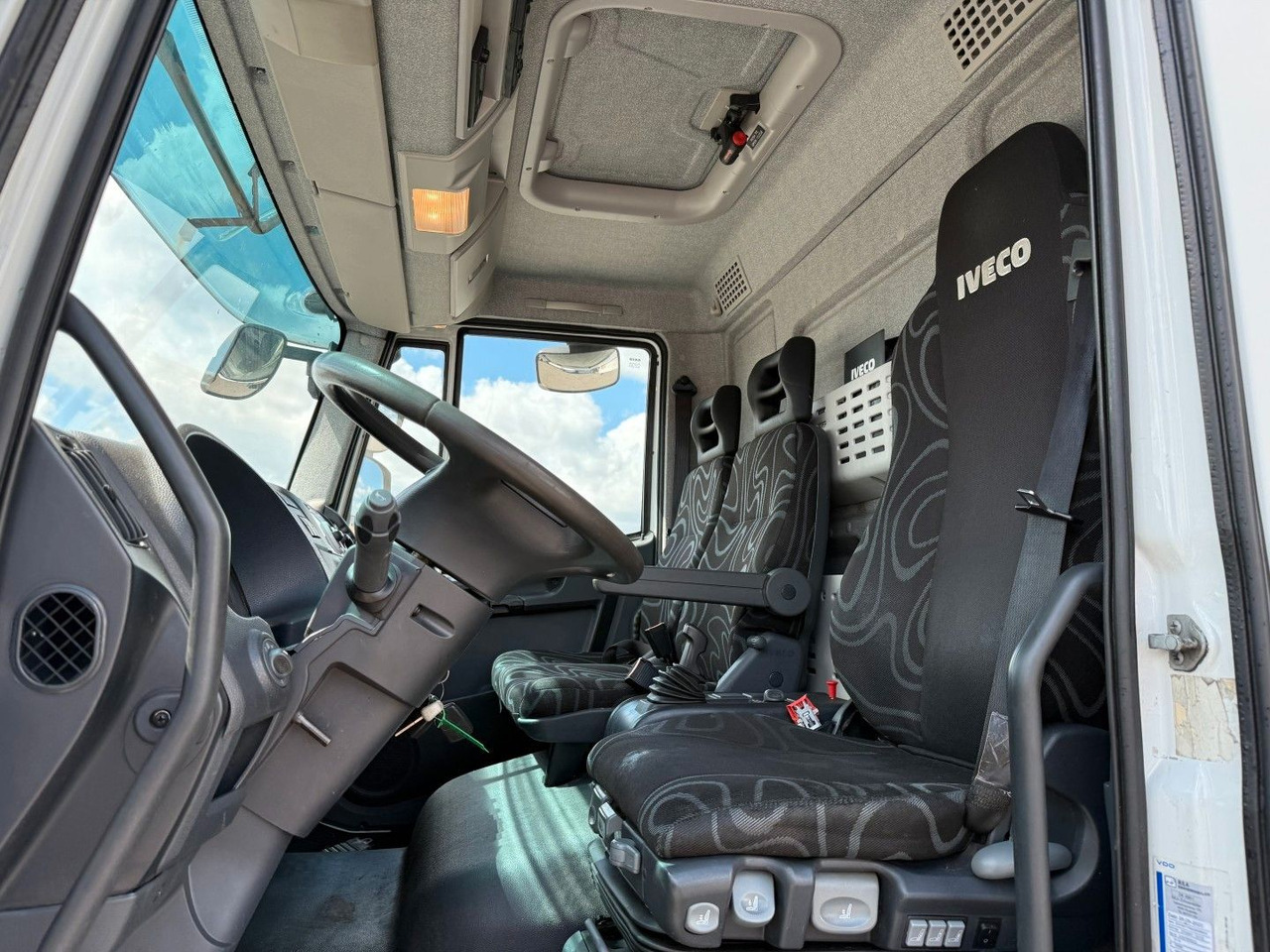 Iveco 180E32 Schmitz / Thermo King T-1200R Spectrum Iveco 180E32 Schmitz / Thermo King T-1200R Spectrum - Refrigerator truck: picture 5 Iveco 180E32 Schmitz / Thermo King T-1200R Spectrum Iveco 180E32 Schmitz / Thermo King T-1200R Spectrum - Refrigerator truck: picture 5