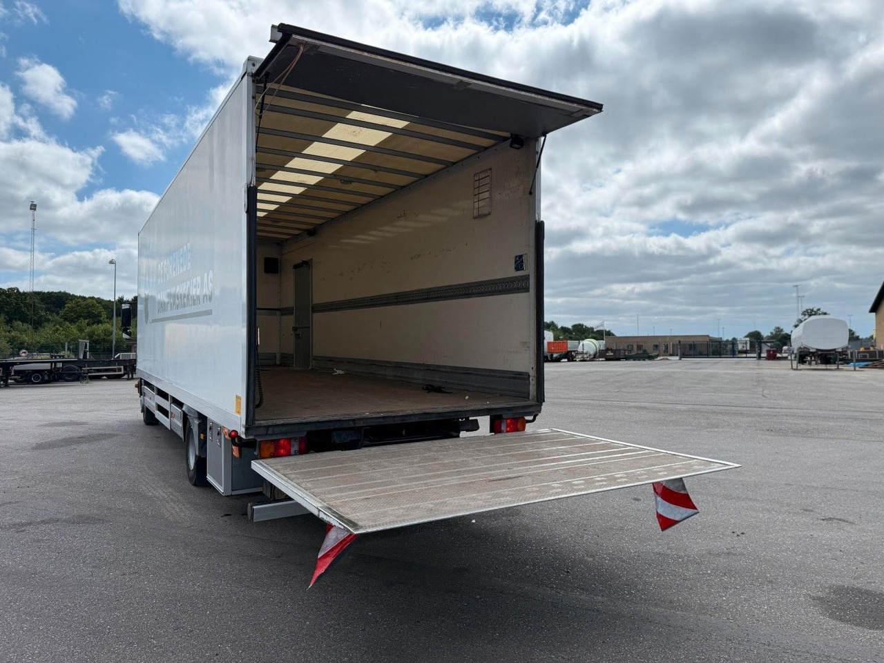 Mercedes-Benz Atego 1218 4x2 Euro 5 8,0 m. koffer - Box truck: picture 5 Mercedes-Benz Atego 1218 4x2 Euro 5 8,0 m. koffer - Box truck: picture 5