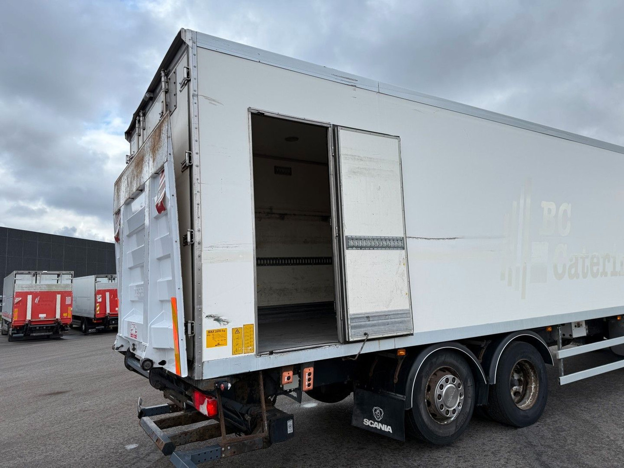 Scania P320 6x2*4 Carrier Supra 950 Mt. 9.40 m. Box - Refrigerator truck: picture 5 Scania P320 6x2*4 Carrier Supra 950 Mt. 9.40 m. Box - Refrigerator truck: picture 5