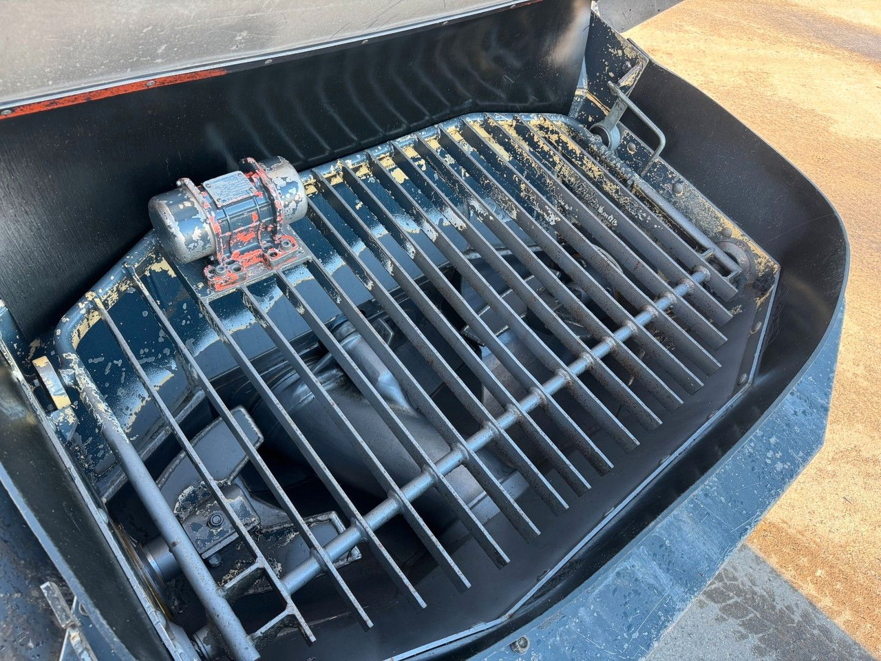 Concrete pump truck Scania P410 6x4 Liebherr THP 140 H 24 M4XH Concretepump: picture 16 Concrete pump truck Scania P410 6x4 Liebherr THP 140 H 24 M4XH Concretepump: picture 16