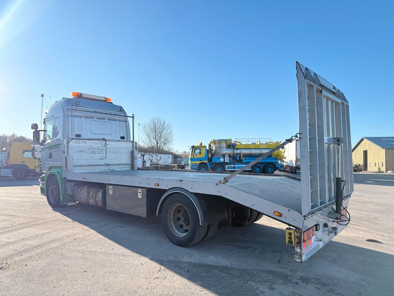 Scania R380 4x2 Autotransport with hydraulic ramp - Autotransporter truck: picture 4 Scania R380 4x2 Autotransport with hydraulic ramp - Autotransporter truck: picture 4