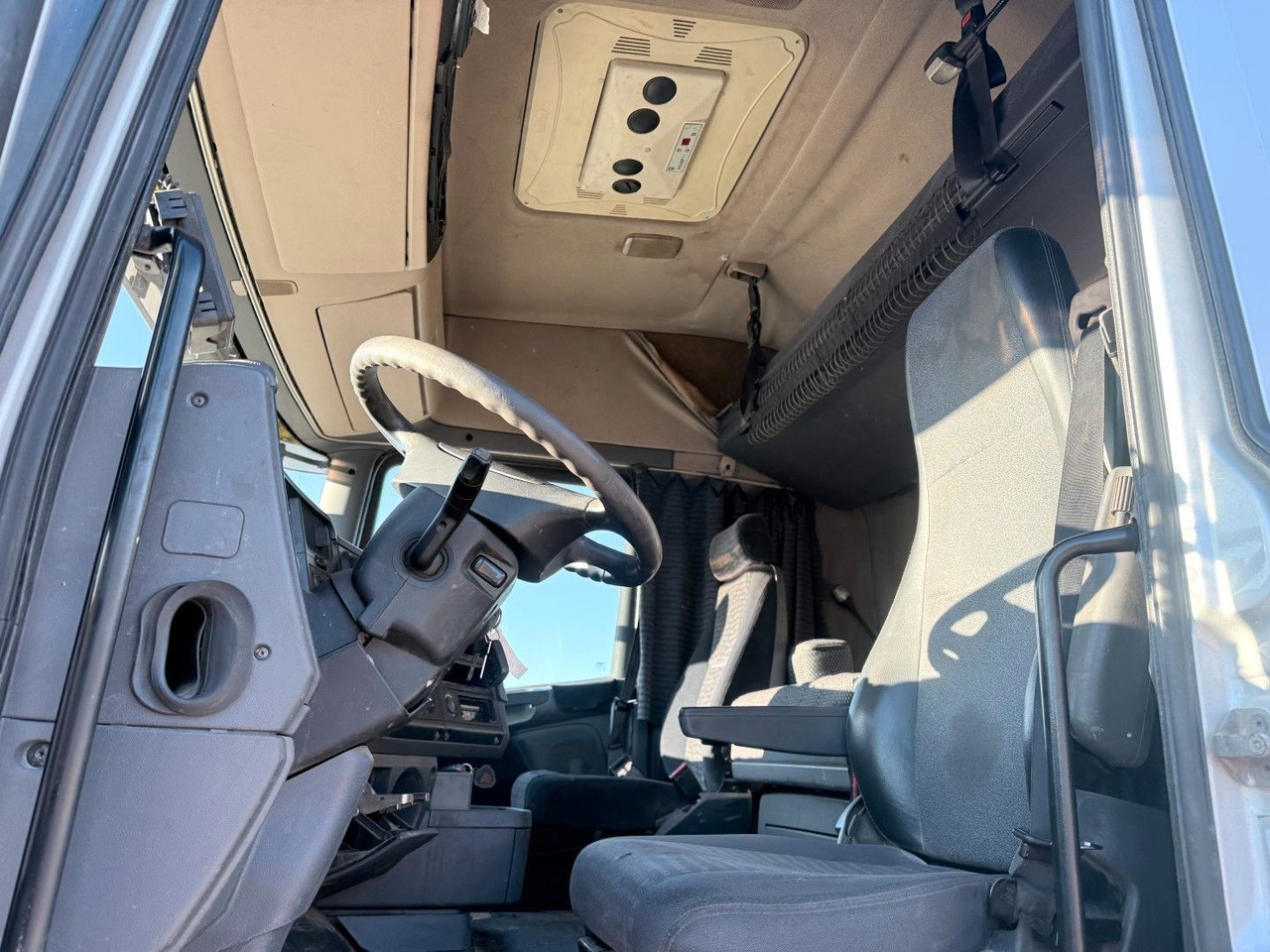 Scania R380 4x2 Autotransport with hydraulic ramp - Autotransporter truck: picture 5 Scania R380 4x2 Autotransport with hydraulic ramp - Autotransporter truck: picture 5