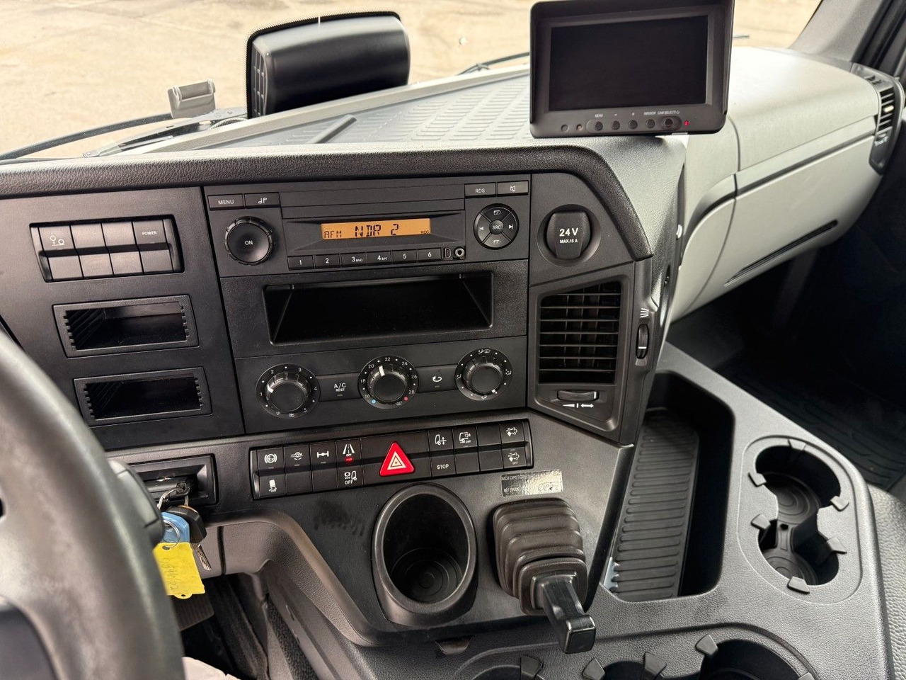 Tractor unit Mercedes-Benz Actros 1832 4x2 Euro 6: picture 10