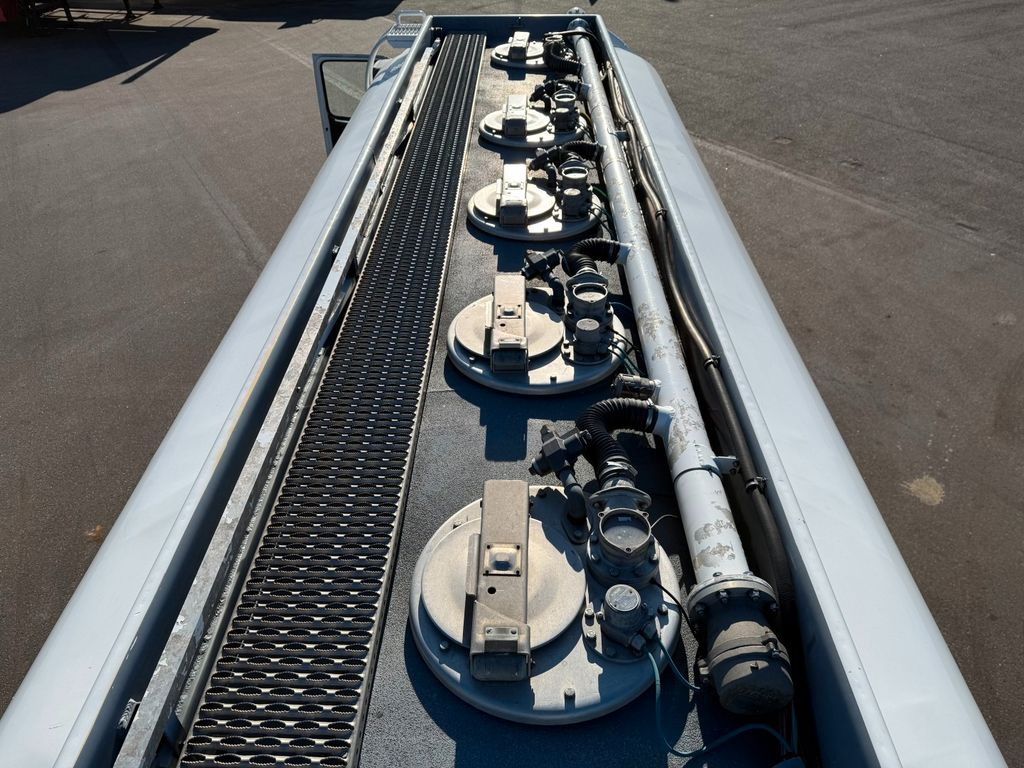 Volvo FM460 8x2*6 24.000 l. ADR Tank Volvo FM460 8x2*6 24.000 l. ADR Tanktruck - Tank truck: picture 5 Volvo FM460 8x2*6 24.000 l. ADR Tank Volvo FM460 8x2*6 24.000 l. ADR Tanktruck - Tank truck: picture 5