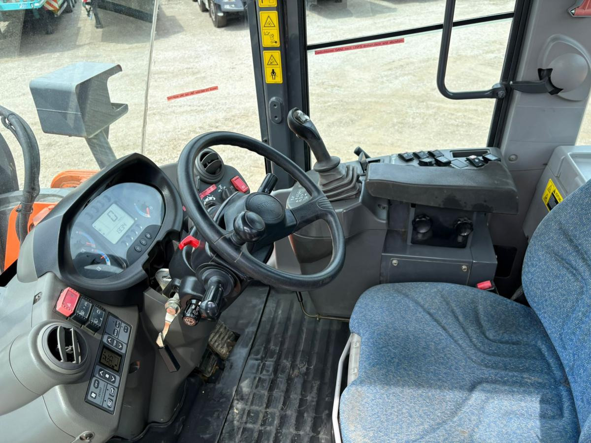 Hitachi ZW140 - Wheel loader: picture 5 Hitachi ZW140 - Wheel loader: picture 5