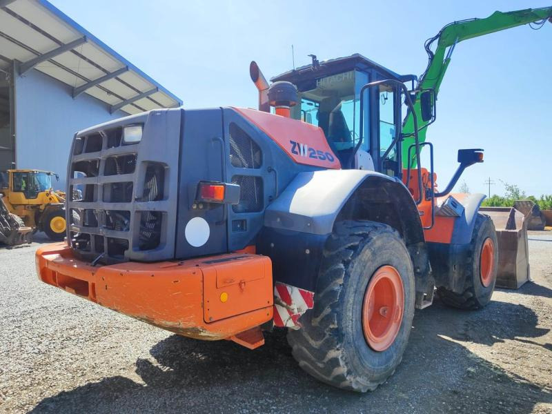 Hitachi ZW250-5B - Wheel loader: picture 4 Hitachi ZW250-5B - Wheel loader: picture 4