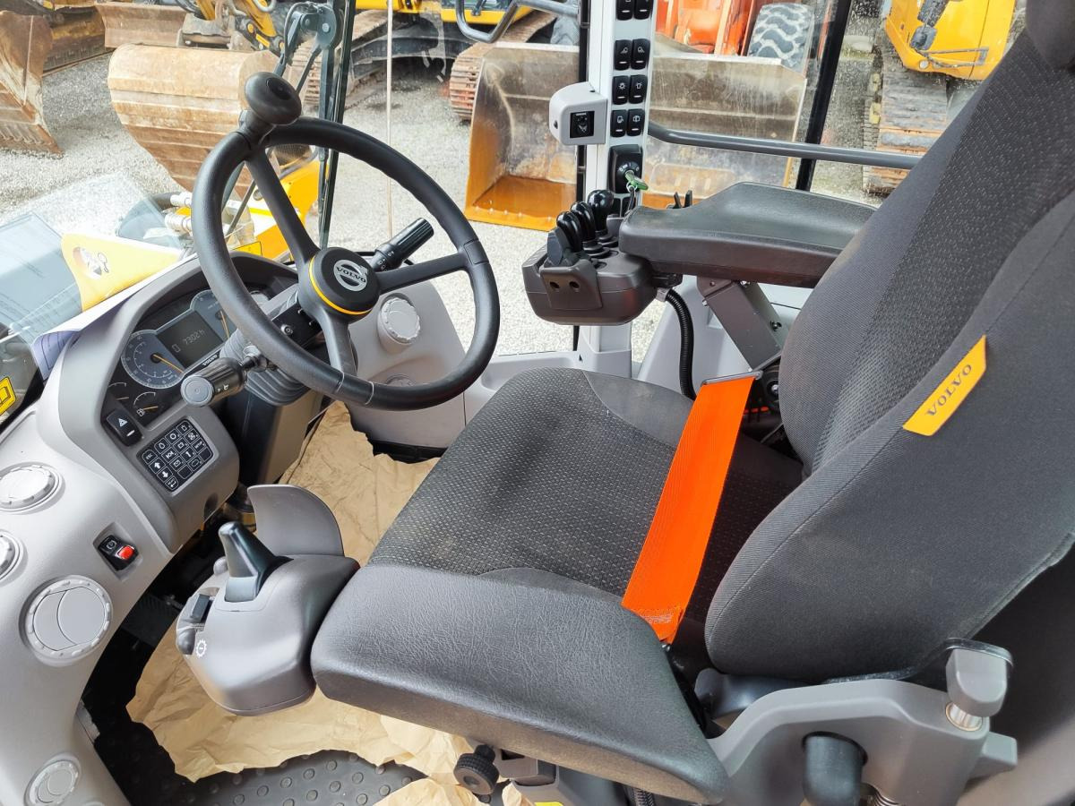 Volvo L110H - Wheel loader: picture 5 Volvo L110H - Wheel loader: picture 5