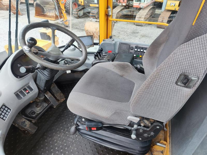 Volvo L120E - Wheel loader: picture 5 Volvo L120E - Wheel loader: picture 5