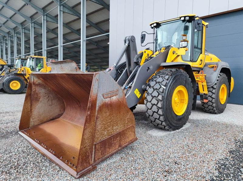 Volvo L120H - Wheel loader: picture 2 Volvo L120H - Wheel loader: picture 2