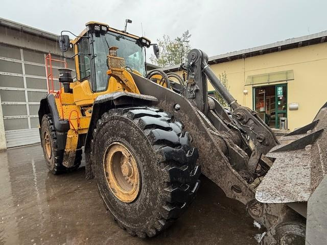 Volvo L180H - Wheel loader: picture 3 Volvo L180H - Wheel loader: picture 3