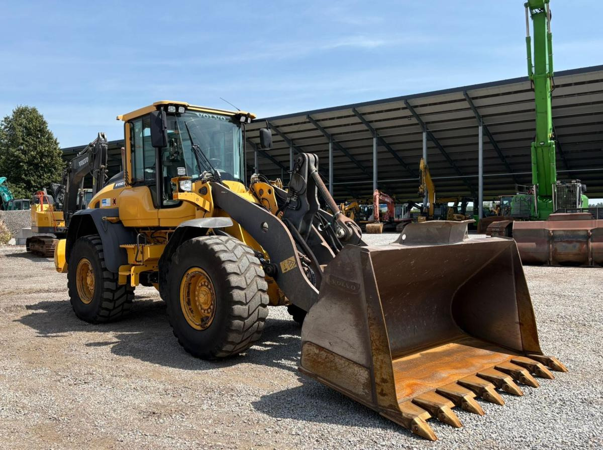 Volvo L90H - Wheel loader: picture 3 Volvo L90H - Wheel loader: picture 3