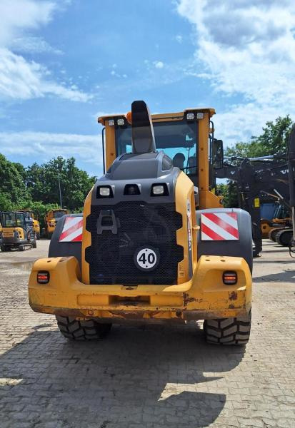 Volvo L90H - Wheel loader: picture 4 Volvo L90H - Wheel loader: picture 4