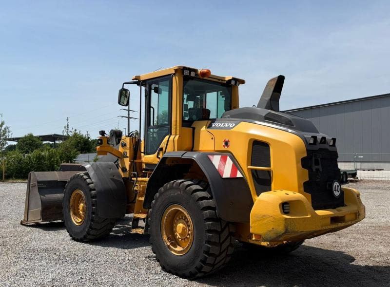 Volvo L90H - Wheel loader: picture 1 Volvo L90H - Wheel loader: picture 1