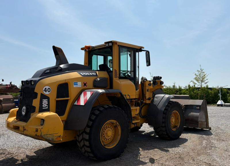 Volvo L90H - Wheel loader: picture 4 Volvo L90H - Wheel loader: picture 4