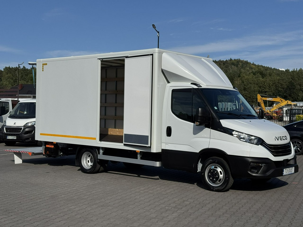 Iveco Daily 35C14 - Box van: picture 2 Iveco Daily 35C14 - Box van: picture 2